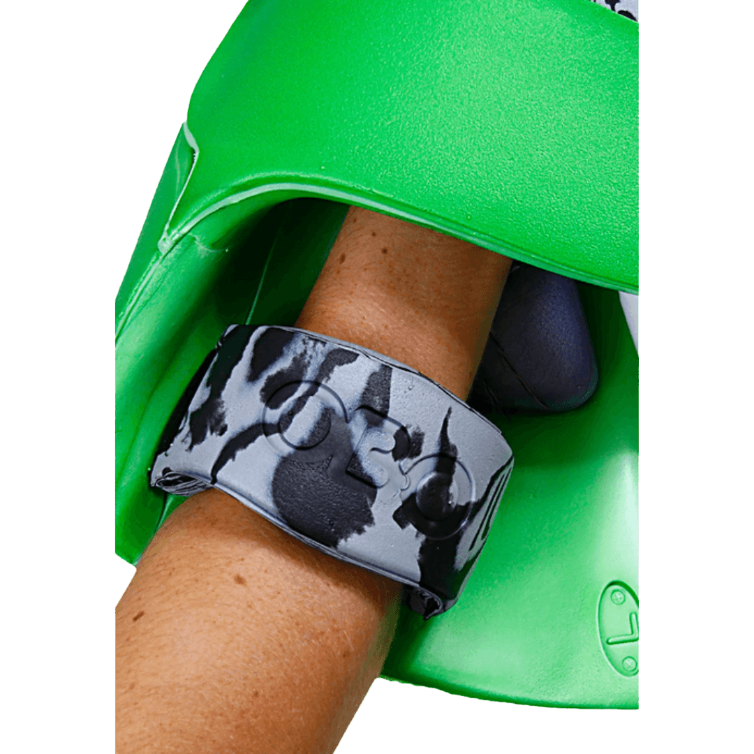 OBO | OBO ROBOT PLUS Hand Protector Right Green | ROBOT PLUS Hand Protector Right Green - Green / Medium | Total Hockey