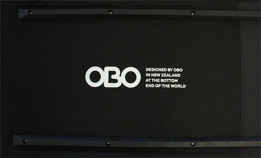 OBO | OBO Stand-Up Wheelie Bag Blue/Green | Stand-Up Wheelie Bag Blue/Green - Peron | Green | Black | Total Hockey